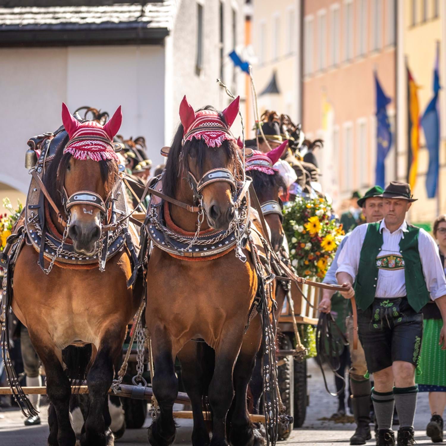 Georgiritt in Traunstein - eine der schönsten Pferdewallfahrten Bayerns