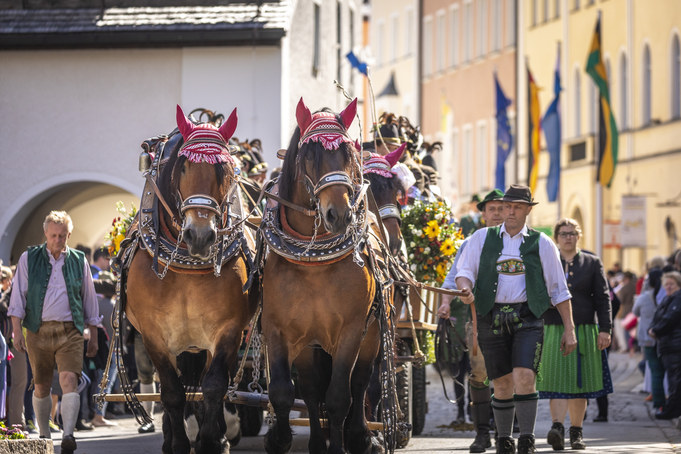 Georgiritt in Traunstein - eine der schönsten Pferdewallfahrten Bayern © Richard Scheuerecker